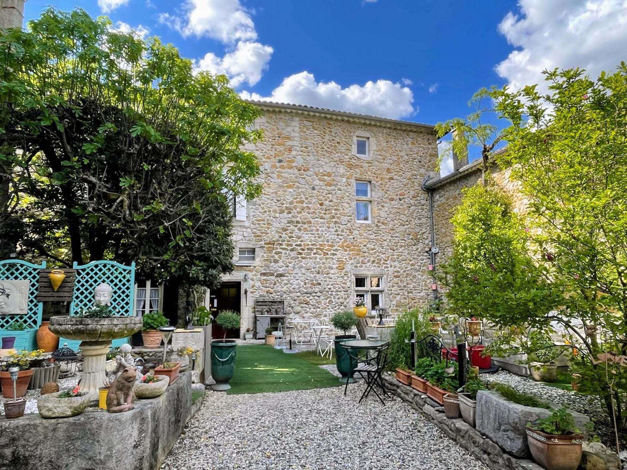 Le Manoir Du Raveyron Hotel Vallon-Pont-d'Arc Exterior photo